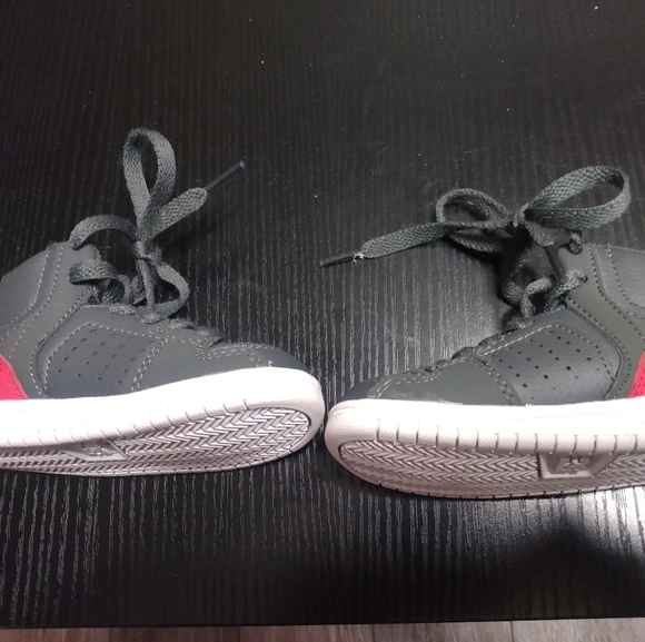 Boys tennis shoes - Picture 5 of 7